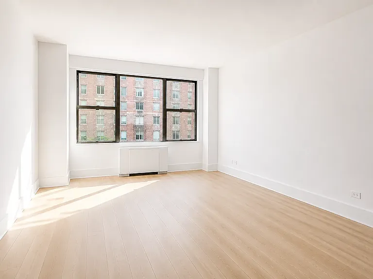 77 W 55th St #10H — Photo 14