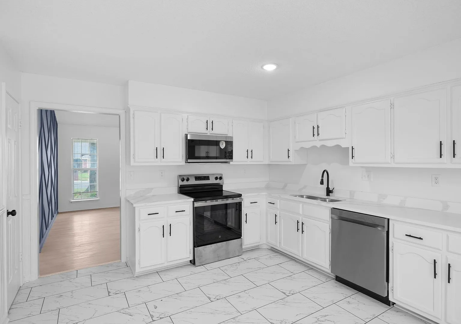 Completely Renovated in Horn Lake — Photo 3