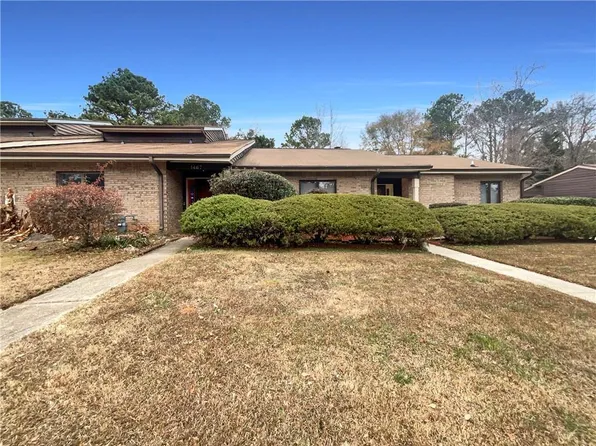 1467 Stoneleigh Cir, Stone Mountain, GA 30088