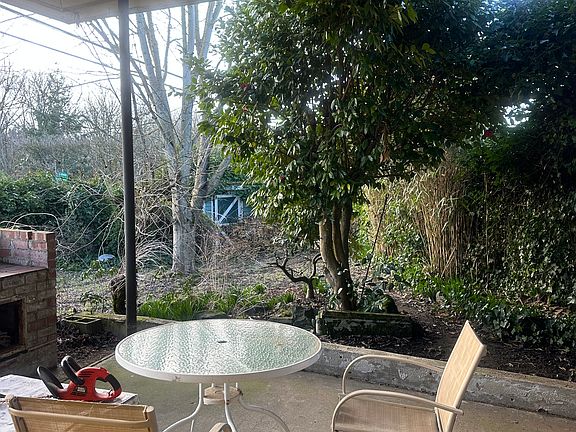 3rd image of 11004 Lakeridge Dr S