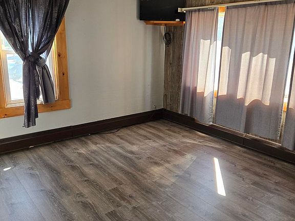 5th image of 900 Main St