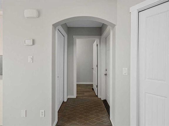 3rd image of 1019 NE Shantz Pl