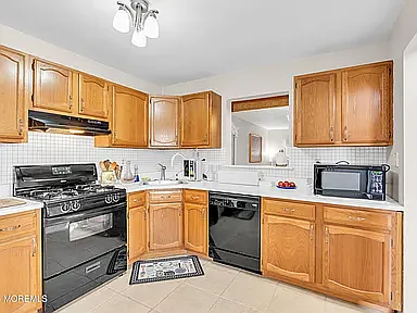 565 Woodbine Ln — Photo 9