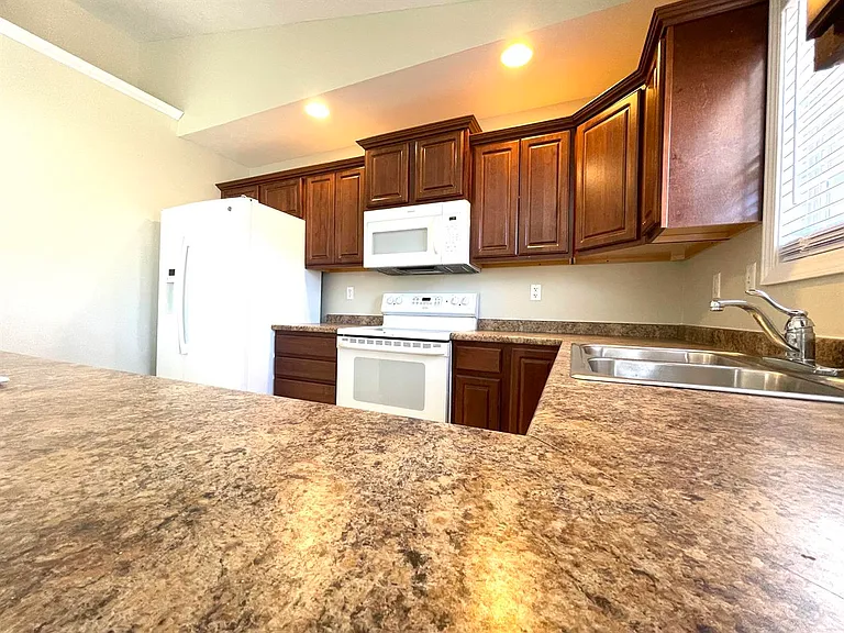 601 Heritage Ct — Photo 8