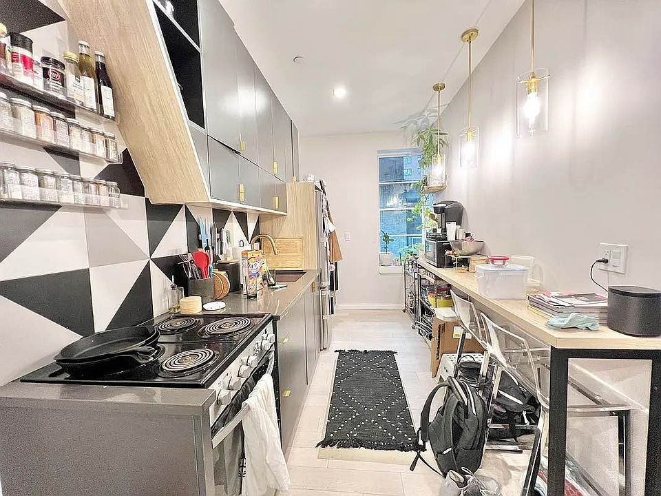 1st image of 959 Kent Ave #3B