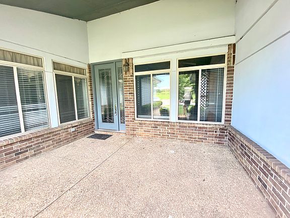 3rd image of 8516 Cedar Oaks Dr