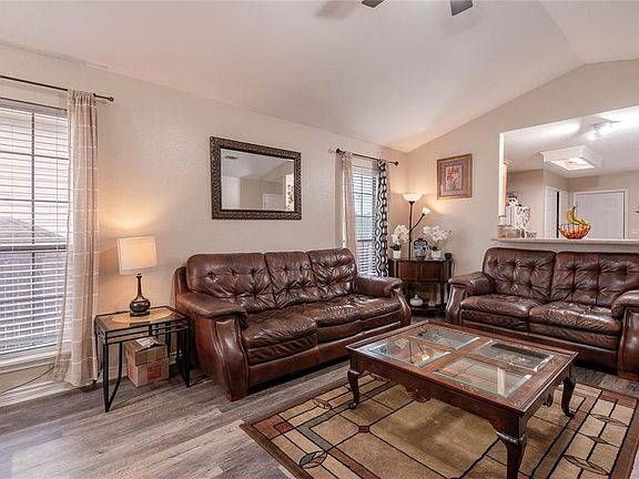 5th image of 110 Sendero Dr