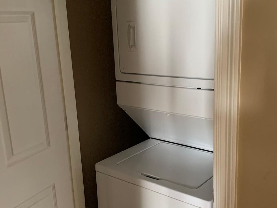 1st image of 413 Cypress St Ste 3