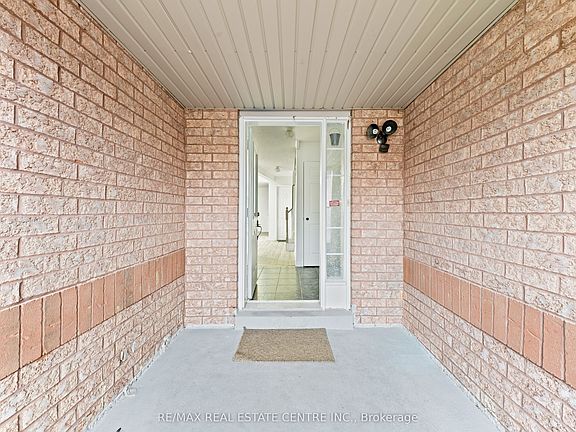 2nd image of 435 Middlefield Rd #42