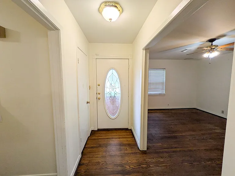 5040 Raleigh Dr — Photo 2