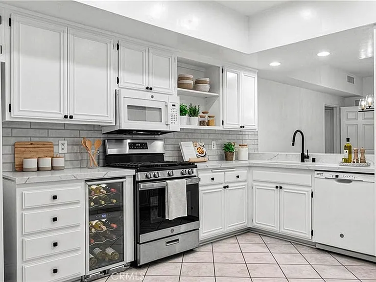 1630 S Bentley Ave #103 — Photo 8