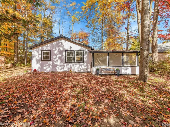 7375 Lakewood Rd, Lexington, MI 48450