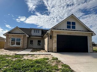 311 Turkey Ln, Victoria, TX 77905