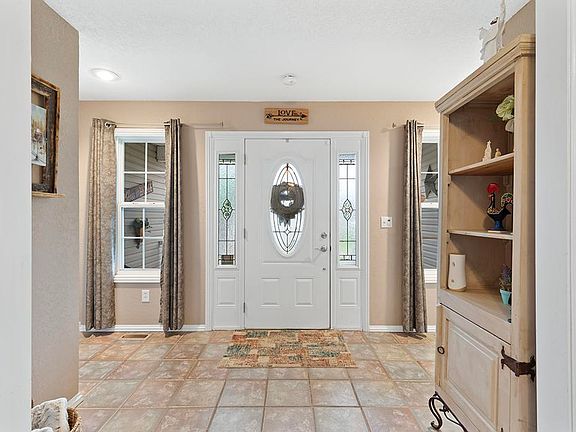 5th image of 589 Barton Place