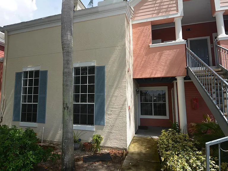 1385 Crystal Way #C — Photo 2