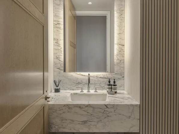 432 Park Avenue image 14 of 37