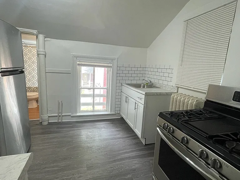 212 Ferris St #1/2 — Photo 4