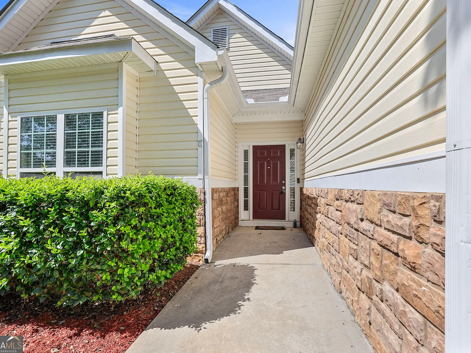 3 bed, 2.0 bath, 1396 sqft, $2,100 — Photo 4