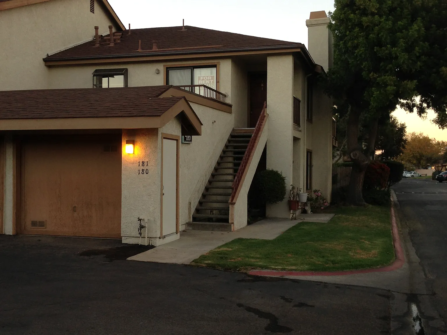 2 bed, 1084 sqft, $2,585 — Photo 1