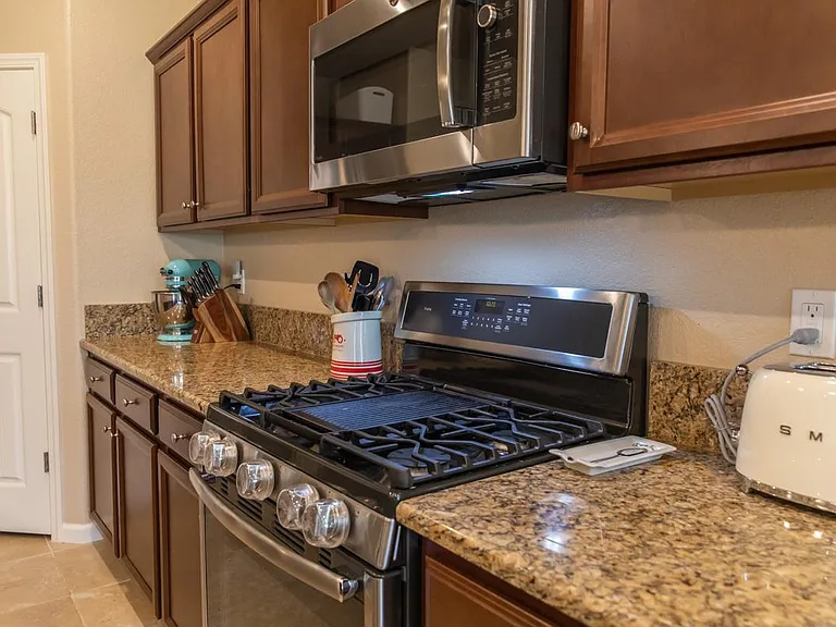 2327 W Queens Way — Photo 18