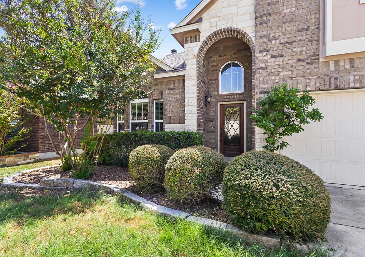 5 bedrooms, 3 bathrooms located in Alamo Ranch — Photo 3