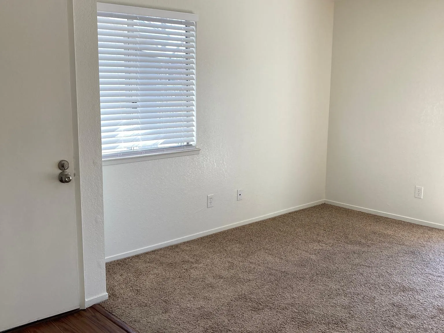 2 bed, 900 sqft, $2,175 — Photo 2