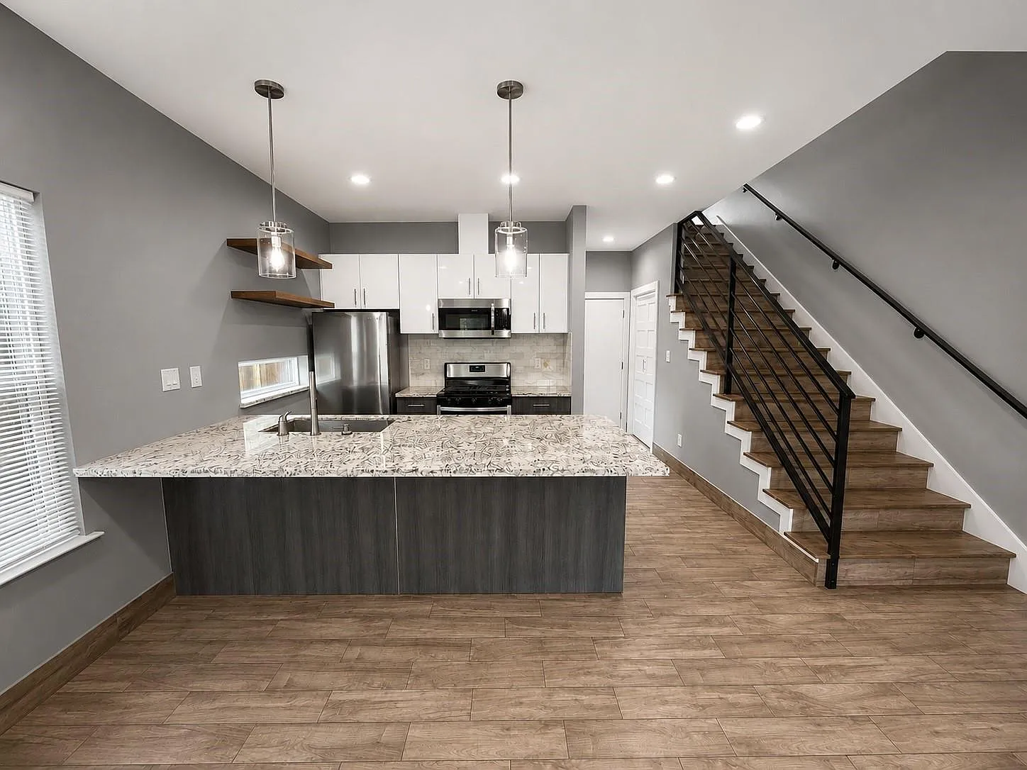 3 bed, 2.5 bath, 1339 sqft, $2,200 — Photo 4