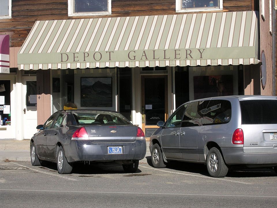 2nd image of 114 E Main St