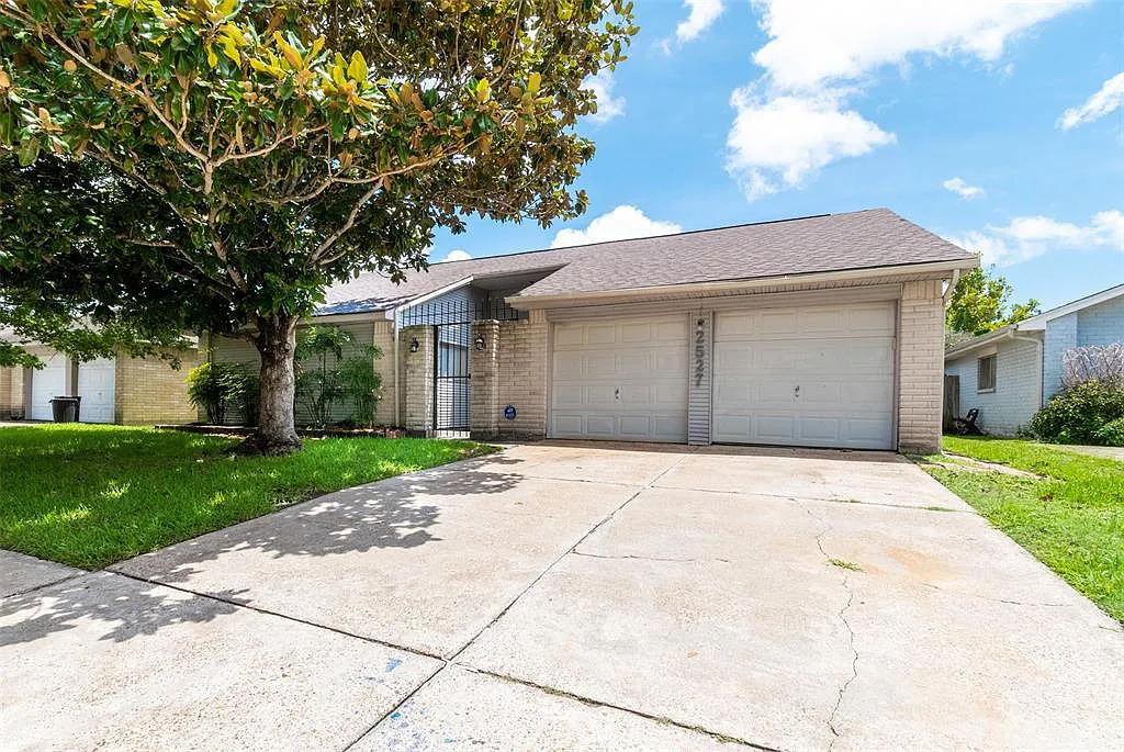 3 bed, 2.5 bath, 1946 sqft, $1,950 — Photo 1