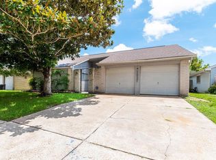 2527 Colonial Ridge Dr, Friendswood, TX 77546