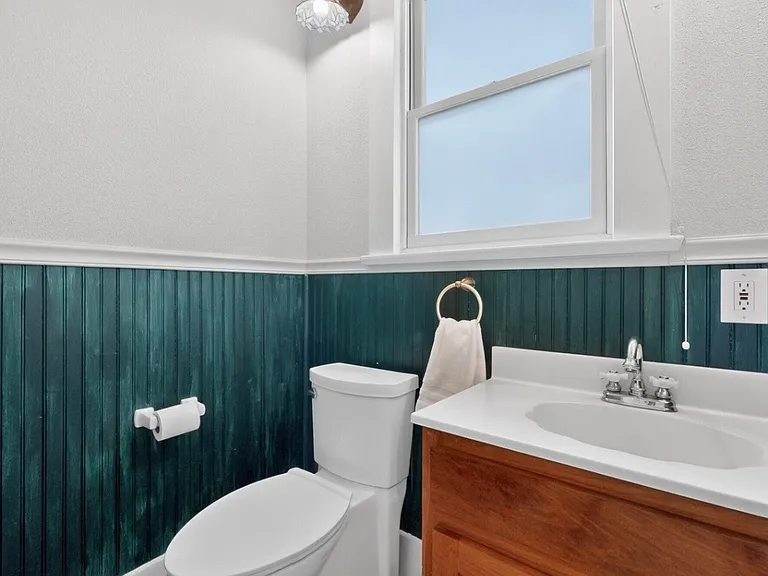 119 Walter St NE — Photo 6