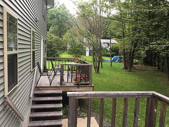2nd image of 4000 Pond View Dr