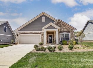 15121 Sustar Farm Dr, Matthews, NC 28105