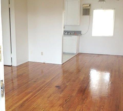 3rd image of 1445 E Maple St APT C