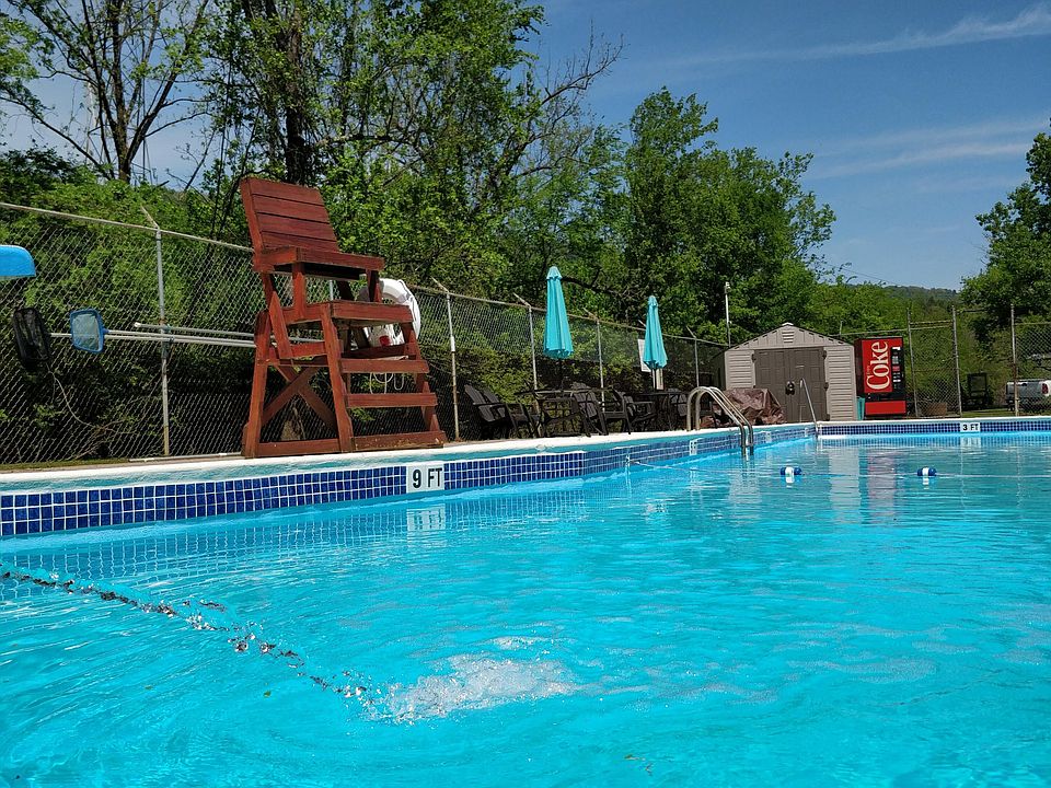 2nd image of 609 Spring Valley Ln