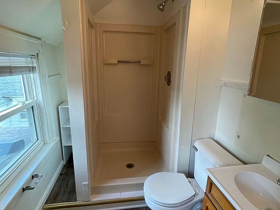 3rd image of 810 Water St #Wa8105