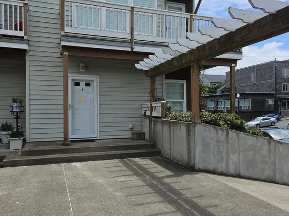 325 NW Coast St Unit A, Newport, OR 97365