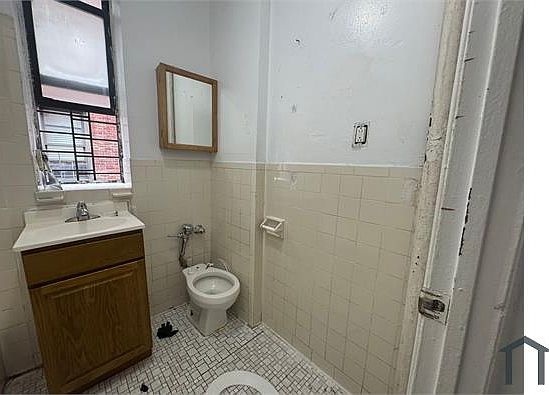 5th image of 1738 Univ Ave #4K