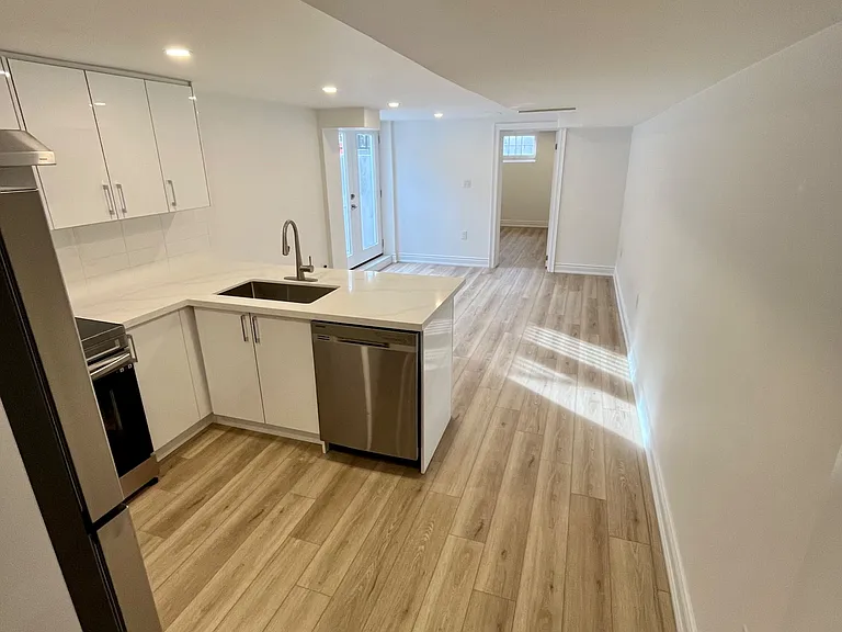 54 Riverdale Dr #LOWER — Photo 11