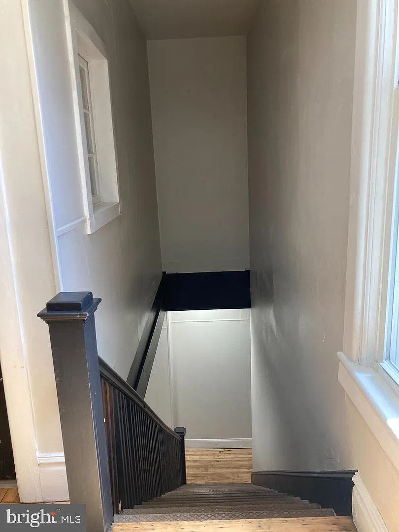 1 bed, 1.0 bath, 10576 sqft, $1,000 — Photo 2