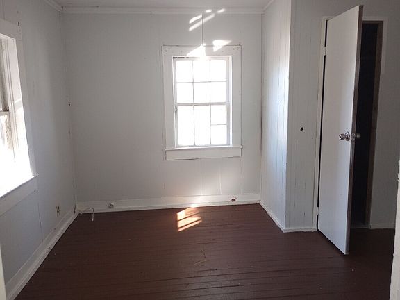 2nd image of 305 River St