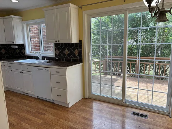 1340 Kings Cove Dr #1, Rochester Hills, MI 48306