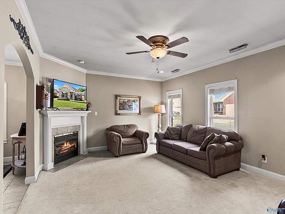 5th image of 992 Tracey Ln