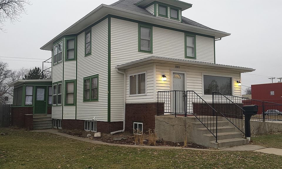 Charming Large Home Ready for You!