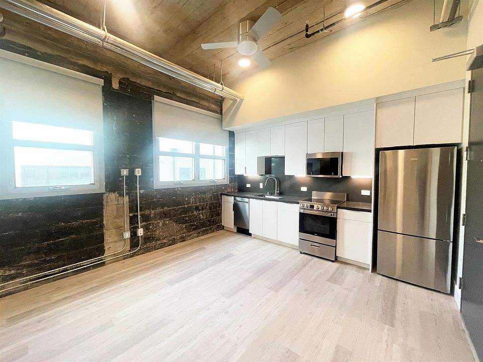 1st image of 2006 4th Ave #222
