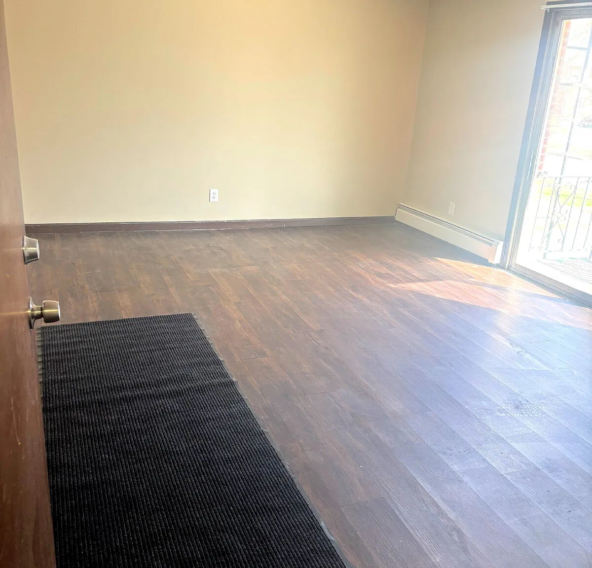2 bed, 1.0 bath, $1,095 — Photo 1