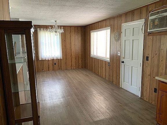 3rd image of 102 Roy Dr