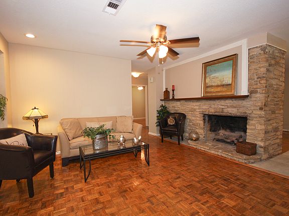 3rd image of 223 Fantasia St
