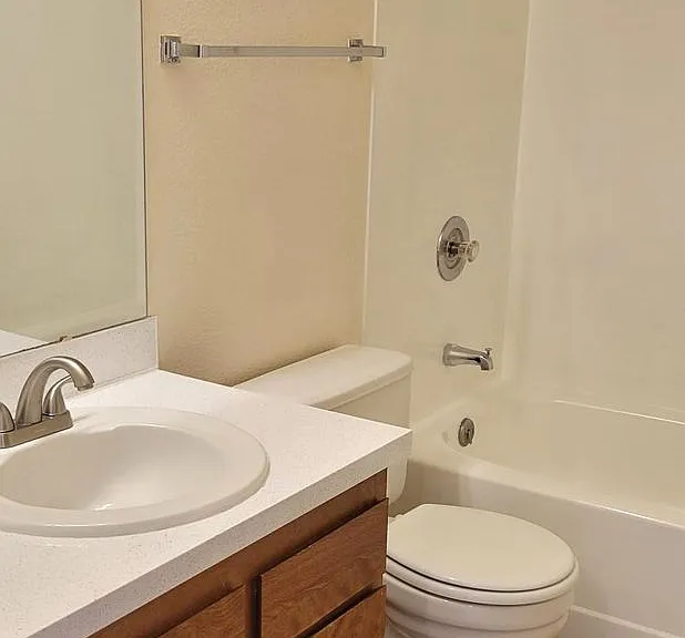 Willow Bay Apartments — Photo 18