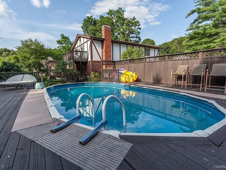 15 Cindy Ln — Photo 32
